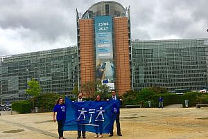 Equipo de la Delegación en Bruselas ante la sede la Comisión Europea