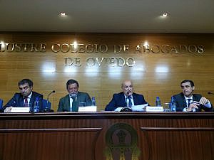 El presidente de la Comisión de Deontología del Consejo General de la Abogacía defiende en Oviedo la autorregulación publicitaria de la profesión
