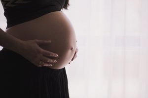 Madres solas: Hasta 32 semanas de permiso por nacimiento