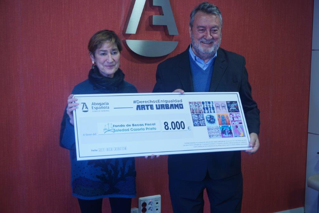 JOAQUIN GARCIA TABOADA Y VICTORIA ORTEGA ENTREGA PREMIO