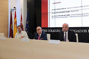 Jueces y fiscales progresistas, contrarios a la prisión permanente revisable en la segunda jornada de Aula de Debate