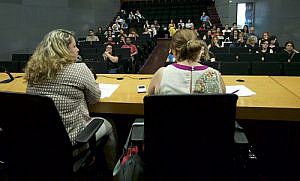 Respuesta masiva de los letrados del Colegio de Abogados de Valencia para asistir a los migrantes del 