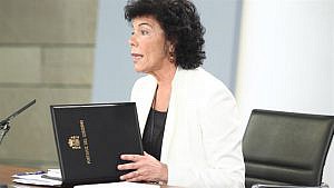 El Gobierno aprobará en seis semanas un real decreto para recuperar la universalidad en la sanidad pública