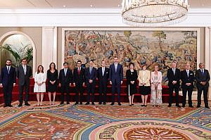 El rey Felipe VI recibe en Audiencia Real a la Junta de Gobierno del ICAM