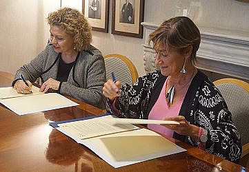 Firma convenio registradores (1)