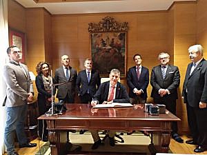 El Jefe superior de la Policía Nacional de Asturias visita el Colegio de Abogados de Oviedo