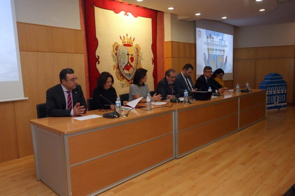 El decano interviene en el acto homenaje a la Constitución y a los Derechos Humanos