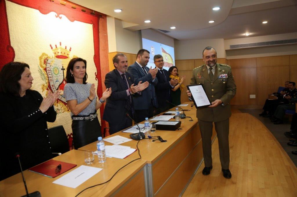 El subdelegado de Defensa recoge el reconocimiento a las Fuerzas Armadas