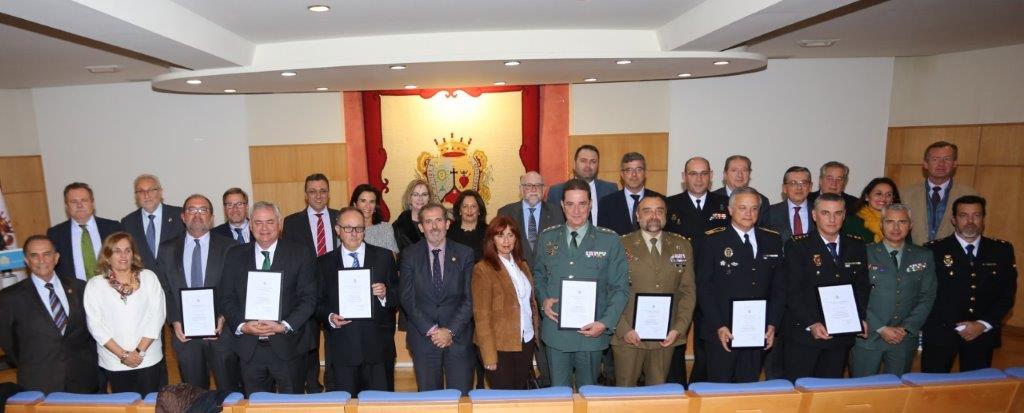 Foto de familia de los homenajeados en ICAMALAGA