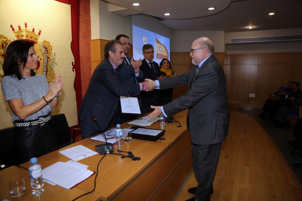 José María Davó recoge el reconocimiento a la Abogacía Española