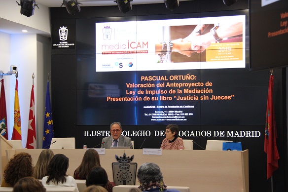 5. Además de presentar su obra Justicia sin Jueces, Pascual Ortuño analizó el anteproyecto de ley de impulso a la mediación