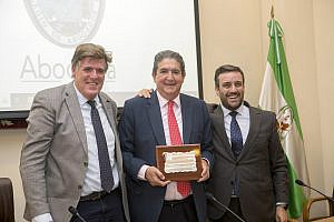 Reconocimiento del Foro Internacional de Mediadores al decano de los abogados de Sevilla