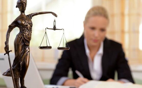 Estrategias de liderazgo para la mujer abogada