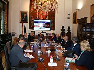 El Defensor del Pueblo se interesa por los problemas de los abogados que asisten a migrantes que llegan a las costas españolas en situación irregular