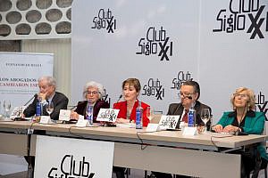 Manuela Carmena, Victoria Ortega, Francisca Sauquillo, Antonio Garrigues y Miguel Herrero presentaron el libro de Fernando Jáuregui ‘Los abogados que cambiaron España’
