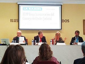 Rosa Díez, en el Colegio de Jerez: “Es de novela de miedo lo que está ocurriendo con la politización de la Justicia”