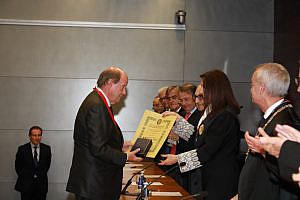 Tomás Sala Franco recibe la Medalla de la Real Academia Valenciana de Jurisprudencia y Legislación