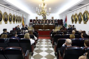 La Abogacía granadina celebra su patrona incorporando una veintena de nuevos colegiados