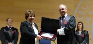 Maria Luisa Cava de Llano recibe el premio Degà Miquel Frontera a la ética jurídica