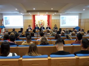 El embajador José Antonio de Yturriaga presenta en el Colegio de Málaga el libro ‘Cataluña vista desde fuera’