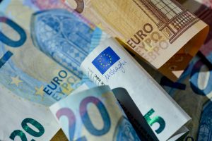 El TS fija doctrina sobre el pago de los salarios: la empresa debe demostrarlo, aunque sea “en negro”