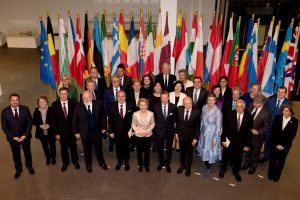 Compromiso solemne de la Presidenta y los Miembros de la Comisión Europea ante el TJUE