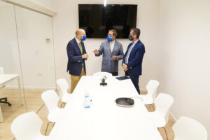 El Colegio de Abogados de Granada inaugura un espacio de trabajo polivalente con despachos para uso de los letrados granadinos