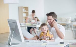 Anulan el despido de un trabajador cesado a la semana de conocerse que iba a ser padre