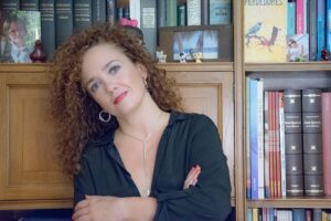 Anabel Rodríguez: “Muchos escritores, con la emoción de publicar su libro, no leen los contratos con las editoriales”