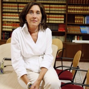 Rosa Mª Gil López: “Es urgente una ley integral que recoja todos los delitos contra la mujer”