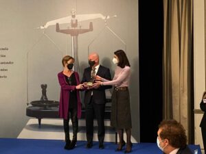 El Colegio de La Palma recibe el Premio Confilegal al Compromiso