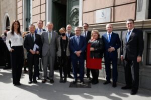 Los nuevos consejeros, el nuevo secretario general y la presidenta de la Abogacía. De izda. a dcha.: Cristina Llop Velasco, Nielson Sánchez Stewart, Juan Antonio García Cazorla, Jesús Pellón Fernández-Fontecha, Victoria Ortega Benito, Ángel García Bernués, Javier Caballero Martínez, Jordi Albareda Cañadell, Filomena Peláez Solís, Manuel Martín Martín y José Arturo Pérez Moreno.