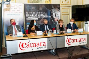 José María Alonso, decano del Colegio de Abogados de Madrid; Yolanda Ibarrola, viceconsejera de Justicia y víctimas; Alejandro Halffter, secretario general en Cámara de Comercio, Industria y Servicios de Madrid; Victoria Ortega, presidenta del Consejo General de la Abogacía Española y Pedro J. Carrillo, CEO del Grupo Metalia