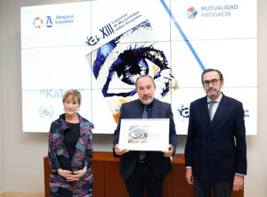 Nicolás Montiel Puerta recibe el Premio Anual del XIII Concurso de Microrrelatos sobre Abogados