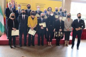 El consejero de la Abogacía Marcos Camacho y el ex decano de Jaén Vicente Oya reciben la Cruz de San Raimundo de Peñafort