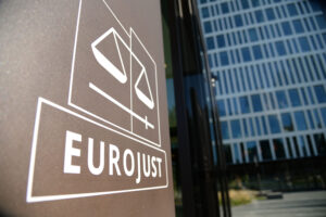 Eurojust y la Abogacía trabajan para recabar pruebas relacionadas con crímenes de guerra