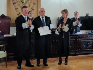 Victoria Ortega entrega la Cruz al Mérito en el servicio de la Abogacía a José Sánchez Recuero, decano emérito de Toledo