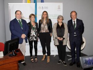 De izda. a dcha.: Benigno Villarejo, decano del Colegio de la Abogacía de Gijón; Victoria Ortega, presidenta del Consejo General de la Abogacía Española; Rita Camblor, consejera de Presidencia del Principado de Asturias; Ana González Rodríguez, alcaldesa de Gijón y Rafael Massieu, presidente de la Comisión de Innovación y desarrollo tecnológico del Consejo General de la Abogacía