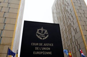 La justicia europea concede una indemnización a los padres que han reclamado el complemento de maternidad en su pensión
