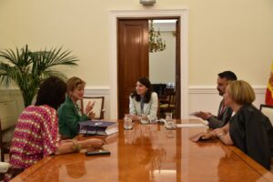 Victoria Ortega entrega la Memoria Anual 2021 de la Abogacía Española a Pilar Llop, ministra de Justicia