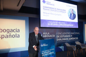 Roca pide a los abogados que lideren el cambio