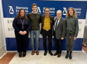 El abogado afgano Hossain Haydari llega a España gracias al apoyo de la Fondatio de l’Abogacía