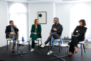 De izda. a dcha.: Sergio Martín, periodista y presentador de RTVE; Margarita Sánchez Romero, catedrática de prehistoria en la Universidad de Granada; Javier Padilla, diputado autonómico de Más Madrid y Carmen Calvo, diputada por el PSOE y presidenta de la Comisión de Igualdad del Congreso.