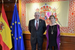 Victoria Ortega realiza una visita institucional al nuevo presidente del Constitucional, Conde-Pumpido