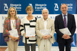 De izq. a dcha.: Cristina Sancho, presidenta de la Fundación Aranzadi LALEY; Victoria Ortega, presidenta del Consejo General de la Abogacía Española; José Juan Toharia, presidente de Metroscopia y Antonio Morán, presidente de la Comisión del Turno de Oficio de la Abogacía Española.