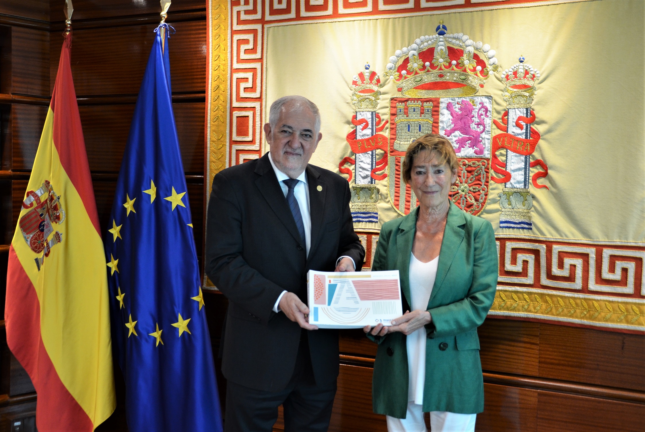 Entrega al presidente del Tribunal Constitucional, Cándido Conde-Pumpido