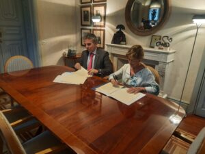 Miguel A. Ruiz, presidente de la Asociación Española de Consumidores y Victoria Ortega, presidenta del Consejo General de la Abogacía Española