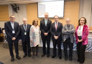 De izda. a dcha.: Ignacio González Ubierna, subdirector de Tecnologías de Ciberseguridad de INCIBE; Alfredo Irujo Andueza, patrono de la Fundación Abogacía Española; Milagros Fuentes González, patrona de la Fundación Abogacía Española; Juergen Foecking, subdirector del Parlamento Europeo en España; Lucas González Ojeda, director e.f. de la Comisión Europea de España; Carles McCragh Prujá, patrono de la Fundación Abogacía Española y Belén Arribas Sánchez, vicepresidenta de ENATIC.