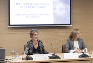 Victoria Ortega, presidenta del Consejo General de la Abogacía Española y Sofía Puente, secretaria general de Innovación y Calidad de la Justicia.