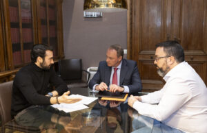 De izda. a dcha.: Alberto Cabello, presidente de CEAJ; Antonio Morán, presidente de la Comisión de Asistencia Jurídica Gratuita y Función Social del Consejo y Juan Sebastián Morales, vocal de CEAJ